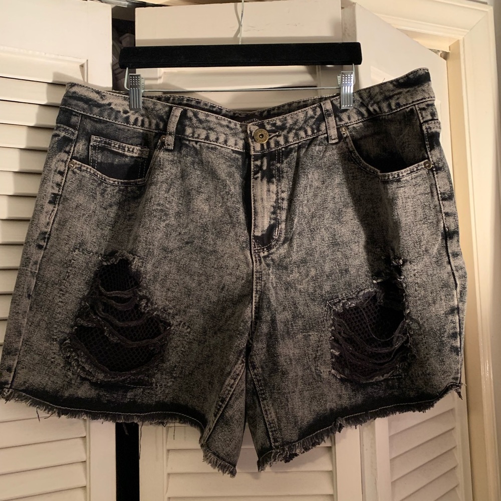 Black distressed shorts